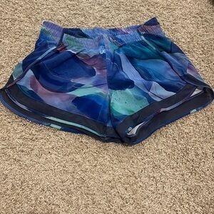 Athleta printed mesh racer run shorts size S